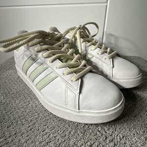 Adidas Sneakers Womens Size 10 White Cloudfoam 3 Stripe